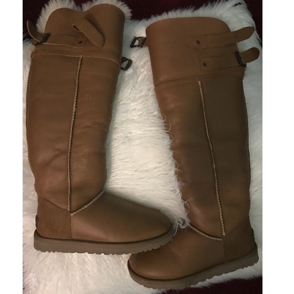 Ugg boots ( Tan)
